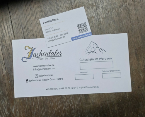 Printdesign für das Hotel Jachentaler – Gutscheine und Visitenkarten aus einer Hand