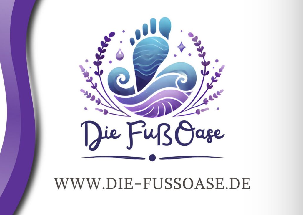 Logo der FußOase mit stilisiertem Fuß, Wellen, floralen Elementen und violett-blauer Farbgestaltung.